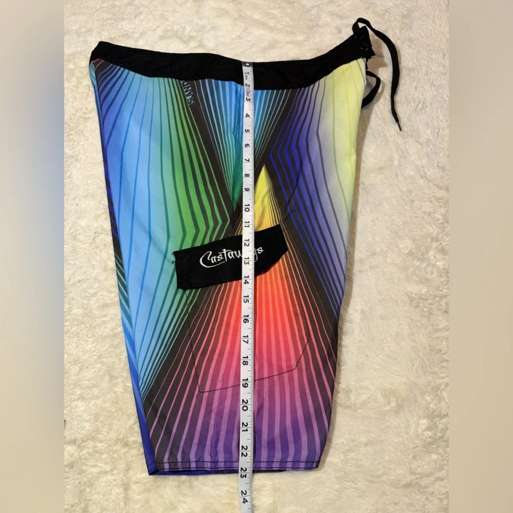 Castaways ISLANDHAZE size large multicolored board shorts